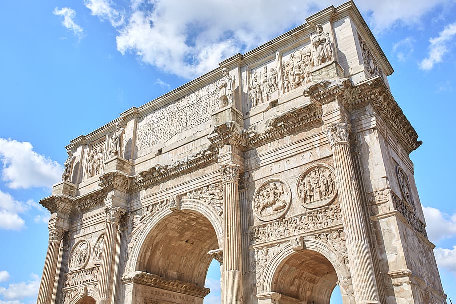 arc de triomphe, edifici, arc, arquitectura, arquejat, Itàlia, ciutat metropolitana de Roma, campanar, torre, ennuvolat, cel, Coliseu, porta, blau, blanc, llum solar, ombra, fort, castell, Roma, història, vista d’angle baix, estructura construïda, el passat, núvol - cel, exterior de l'edifici, destinacions de viatge, viatjar, dia, naturalesa, religió, antic, turisme, creença, cap gent, ciutat, monument, civilització antiga, columna arquitectònica, talla, arqueologia, història antiga, 5K