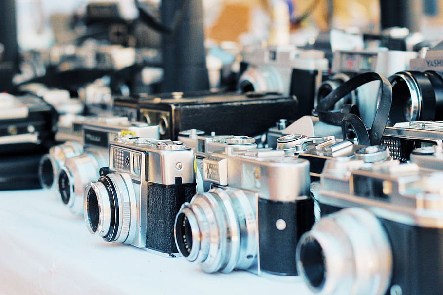 Kamera, Elektronik, Digitalkamera, Rad, Maschine, Markt, Filmkamera, Jahrgang, Gurt, Gebäude, Objektivkappe, Leichtmetallfelge, gesprochen, Videokamera, Kameraobjektiv, Fabrik, Fließband, Adapter, Keramik, Antriebswelle, in einer Reihe, Industrie, drinnen, große gruppe von gegenständen, selektiver Fokus, Maschinen, keine Leute, Transport, Nahansicht, Geschäft, Ausrüstung, Fokus auf den Vordergrund, Tag, Maschinenteil, Stillleben, Anordnung, Technologie, Metall, Transportmittel, Reifen, 5K