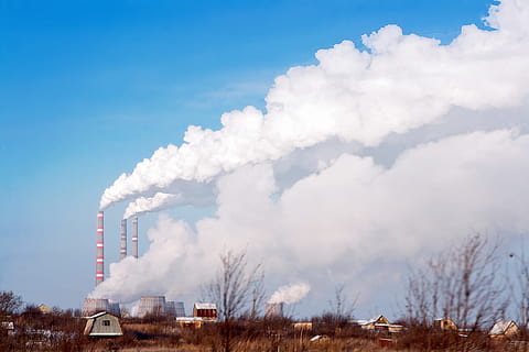 arkkitehtuuri, sininen, rakennus, aiheuttaen, kemiallinen, kemia, savupiippu, pilviä, yhtiö, yritys-, vaara, likainen, pöly, maa, ekologia, sähkö, energia, ympäristö, ympäristö-, uuvuttavaa, kangas, tehdas, polttoaine, kaasu, maailmanlaajuinen, lämpö, raskas, teollinen, ala, valo, kone-, öljy, putki, kasvi, myrkyttää, saastuminen, teho, tuotanto, vaikea, taivas, savusumu, savu, teräs, rakenne, tekninen, myrkyllinen, lämpeneminen, jätteet, työ, savu - fyysinen rakenne, säteilevät, savupino, ympäristöasiat, pilvi - taivas, rakennuksen ulkoa, ilmansaaste, luonto, ei ihmisiä, päivä, rakennettu rakenne, ekosysteemi, ulkona, ilmakehän, 720P, CC0, public domain, rojaltivapaa