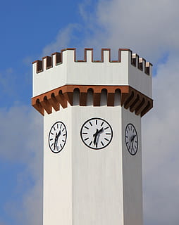 óratorony, 01:30, ég, idő, torony, fehér, óra, építészet, épített szerkezet, nem ember, felhő - ég, nap, természet, épület, épület külső, alacsony szög kilátás, szabadban, napfény, falépítő funkció, közlés, minta, kék, percmutató, óra számlap, 4K, CC0, közkincs, jogdíjmentes