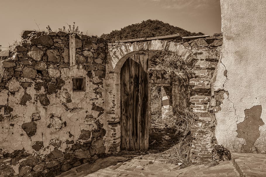 porta, vell, pedra, envellit, decaïment, entrada, resistent, abandonat, ruïna, trencat, arquitectura, tradicional, poble, vavatsinia, Xipre, monocroma, estructura construïda, exterior de l'edifici, edifici, història, el passat, paret, arc, dia, espatllat, cap gent, cel, arruïnat, antiga ruïna, antic, casa, deteriorament, a l'aire lliure, paret de pedra, civilització antiga, arqueologia, 5K
