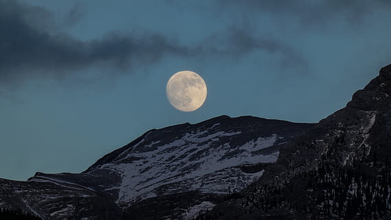 Berg, voll, Mondblick, Natur, draußen, Kanada, canmore, Weltraum, Universum, Platz, Nacht-, Astronomie, Vollmond, Schnee, Himmel, Wolf, Bäume, Rockies, Mondaufgang, Abenteuer, alberta, Mondlicht, Schönheit in der Natur, Mond, Szenen - Natur, ruhige Szene, Ruhe, kalte Temperatur, Gebirge, keine Leute, Nicht-städtische Szene, wolke - himmel, majestätisch, schneebedeckter Berg, planetarischer Mond, Gipfel, Formation, 4K, CC0, gemeinfrei, lizenzfrei