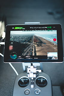 drone, controller, fjern, ipad, strand, antenne, ocean, teknologi, tæt på, skærm, meddelelse, bærbar informationsenhed, fotografering temaer, indendørs, smart telefon, enhed skærmen, ingen mennesker, trådløs teknologi, kontrollere, fokus på forgrunden, forbindelse, touch screen, mobiltelefon, Globalt positionerings system, nummer, transportmidler, køretøj interiør, digital søger, 5K, CC0, offentligt domæne, royaltyfrie