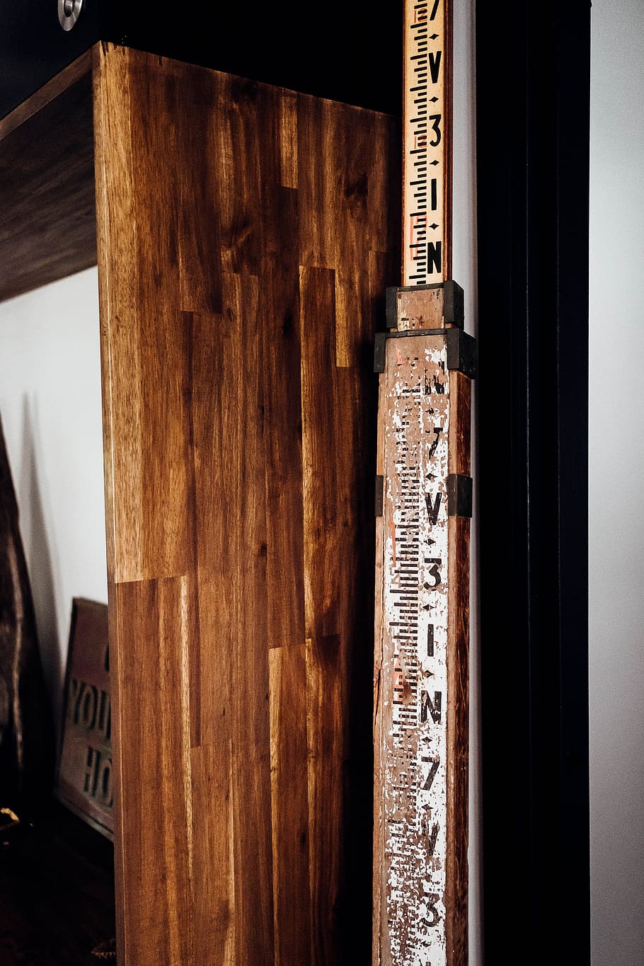 Australien, træ - materiale, tekst, meddelelse, indendørs, vestlige script, ingen mennesker, tæt på, nummer, Brun, træ, stilleben, stort bogstav, nøjagtighed, måleinstrument, boks, dag, stak, brev, blok, alfabet, 4K