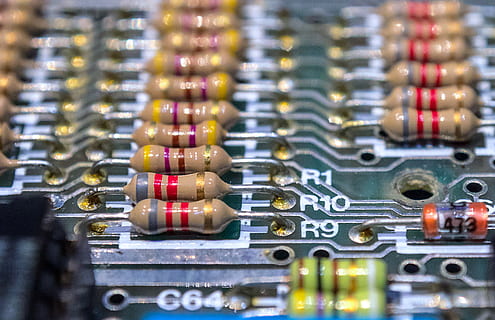 spettro, Sinclair, computer, 1982, piatto, elettronica, resistenza, condensatore, saldatura, lattina, potenziometro, vecchio, tecnologia, Sagan, anni ottanta, Giochi, cassetta, scheda madre, elettronico, rinascita, retrò, avvicinamento, industria elettronica, scheda di circuito, nessuno, industria, fotogramma intero, chip del computer, in casa, sfondi, messa a fuoco selettiva, connessione, attrezzatura, parte del computer, di fila, complessità, attrezzatura informatica, grande gruppo di oggetti, strumento di lavoro, controllo, componente elettrico, materiale elettrico, blocco di connessione, 4K, CC0, dominio pubblico, privo di copyright