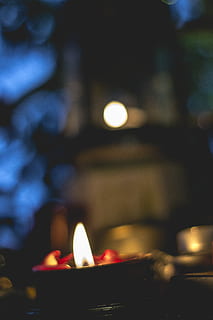 llum, vela, borrosa, fons, foc, flama, bokha, cremant, il·luminat, lloc de culte, brillant, religió, creença, centrar-se en primer pla, calor - temperatura, equips d’il·luminació, foc - fenomen natural, làmpada d'oli, espiritualitat, edifici, estructura construïda, a l'interior, diya - llum d'oli, cap gent, llum elèctrica, llum del te, 4K, CC0, domini públic, lliure de regalies