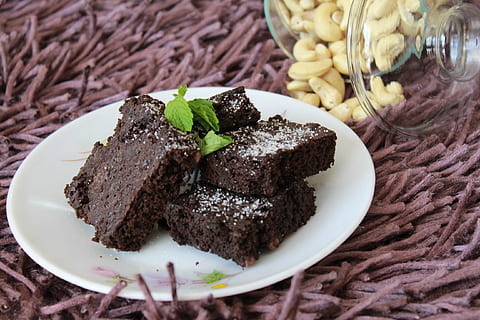 delicious, brownies, generous, sprinkling, sugar, hint, mint., food, food and drink, freshness, plate, indoors, ready-to-eat, meat, no people, leaf, close-up, plant part, healthy eating, chocolate, red meat, still life, indulgence, brown, wellbeing, beef, sweet food, temptation, garnish, herb, chocolate cake, snack, 2K, CC0, public domain, royalty free