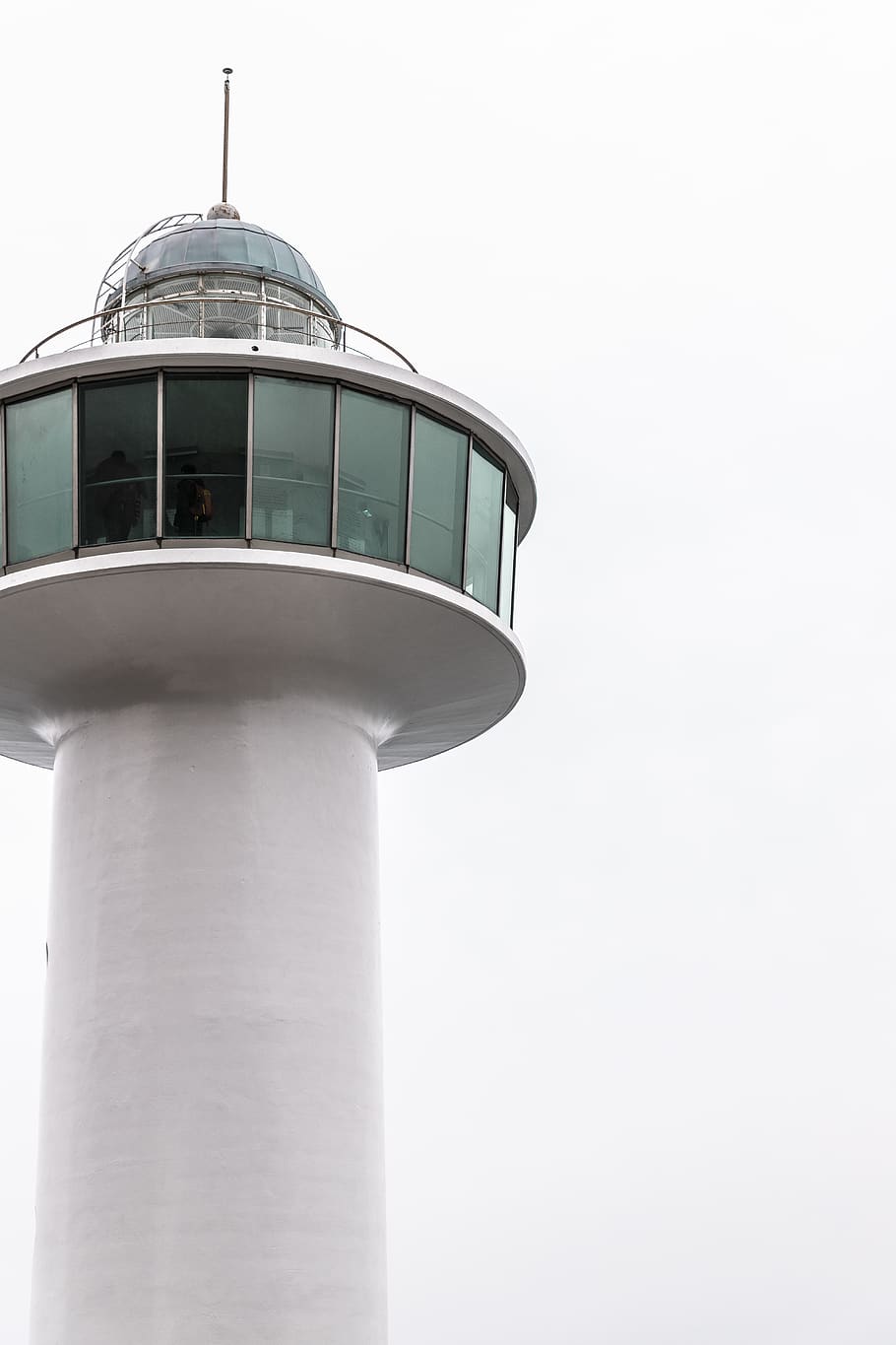 far blanc, edifici, arquitectura, torre, taejongdae, Corea, Busan, far, persona, humà, torre de control, blanc, cúpula, 한국, oceà, platja, Corea del Sud, 등대, aigua, 바다, cel, vista d’angle baix, exterior de l'edifici, estructura construïda, cel clar, còpia espai, cap gent, naturalesa, dia, orientació, a l'aire lliure, alta - alta, direcció, protecció, seguretat, 5K