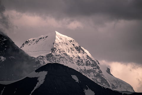 montagna, coperto, la neve, bianca, nuvole, giorno, cielo, Cloudscape, inverno, freddo, monocromatico, tempesta, nebbia, natura, all'aperto, nube, carta da parati hd, sfondo, luce del giorno, interlaken, suisse, schweiz, picco di montagna, ghiaccio, Paesaggi, paesaggio, ghiacciaio, catena montuosa, bellezza nella natura, viaggio, nuvola - cielo, freddo - temperatura, roccia - oggetto, blu, collina, in alto, escursioni a piedi, Europa, 5K, CC0, dominio pubblico, privo di copyright