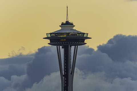ago dello spazio di Seattle, cielo, nuvola - cielo, architettura, struttura costruita, Inquadratura dal basso, natura, nessuno, alto - alto, all'aperto, tramonto, Torre, giorno, esterno dell'edificio, colonna architettonica, viaggio, destinazioni di viaggio, attrezzatura per l'illuminazione, cultura artistica e intrattenimento, guglia, 5K, CC0, dominio pubblico, privo di copyright