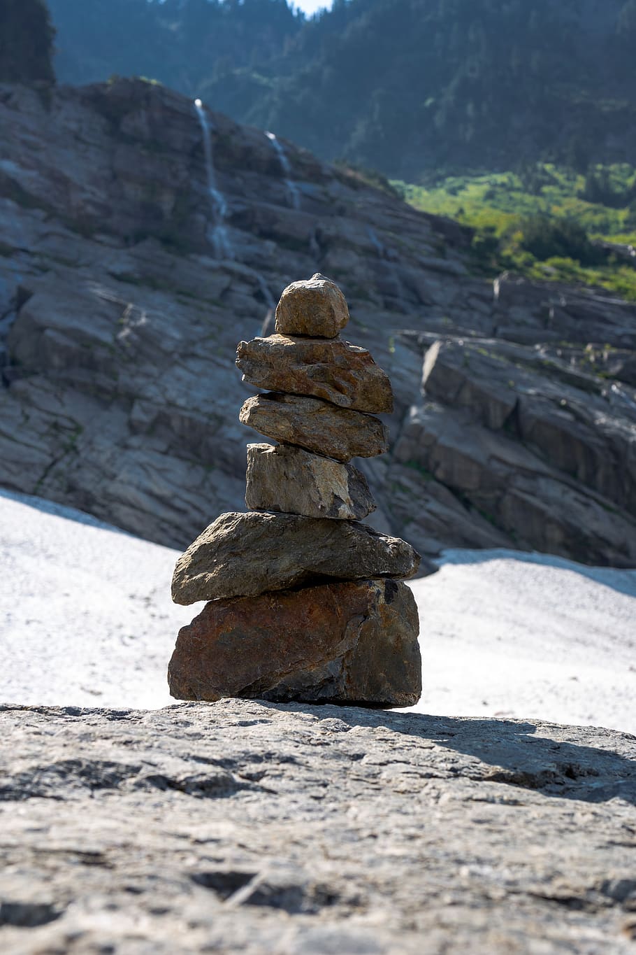 klipper, hule, bjerge, makro, landskab, bunke, klippe, sammensætning, vandring, vandretur, balance, stak, natur, dag, jord, solid, sollys, ingen mennesker, bjerg, rock-objekt, sten - objekt, fokus på forgrunden, ro, udendørs, zen-lignende, skønhed i naturen, rolig scene, vinter, vand, 5K