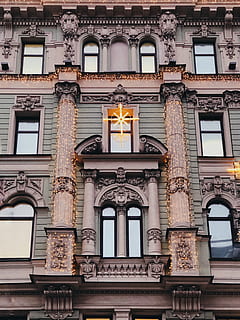 star decor fereastră, clădirea fațadei, arhitectură, clădire, fereastră, turn, coloană, stâlp, haine, îmbrăcăminte, decoratiune interioara, urban, cladire de birouri, arcuit, arc, dom, clopotniţă, turlă, simbol, balustradă, oraș, exteriorul clădirii, construită, vedere unghiulară joasă, nici o persoana, zi, trecutul, istorie, cadru complet, faţadă, în aer liber, balcon, destinații de călătorie, vechi, zonă rezidențială, fundaluri, bogat ornamentat, 4K, CC0, domeniu public, fără drepturi de autor
