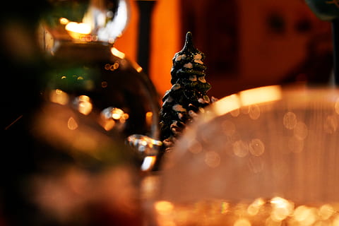 træer, bokeh, fokuspunkt, selektiv fokusering, tæt på, ingen mennesker, belyst, indendørs, glas, dekoration, forfriskning, fokus på forgrunden, fest, mad og drikke, ferie, natur, lys - naturligt fænomen, religion, spiritualitet, brænding, nat, tro, 5K, CC0, offentligt domæne, royaltyfrie