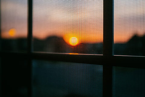 zonsondergang, schemer, scherm, venster, architectuur, hemel, Oranje kleur, geen mensen, ingebouwde structuur, hek, buitenkant van het gebouw, verlicht, barrière, stad, grens, natuur, buitenshuis, glas - materiaal, reflectie, transparant, veiligheid, Lens flare, 4K, CC0, publiek domein, royaltyvrij