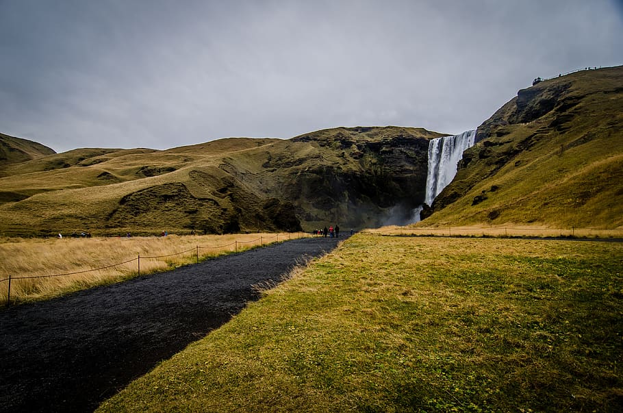 cascata, nublado, céu, natureza, ao ar livre, estrada, cenário, campo, pastagem, platô, agua, rio, panorama, alcatrão, asfalto, pessoa, humano, montanha, caminho, estrada de terra, cascalho, scenics - natureza, beleza na natureza, grama, meio Ambiente, cena não urbana, cena tranquila, tranquilidade, terra, nuvem - céu, plantar, dia, transporte, ninguém, 4K
