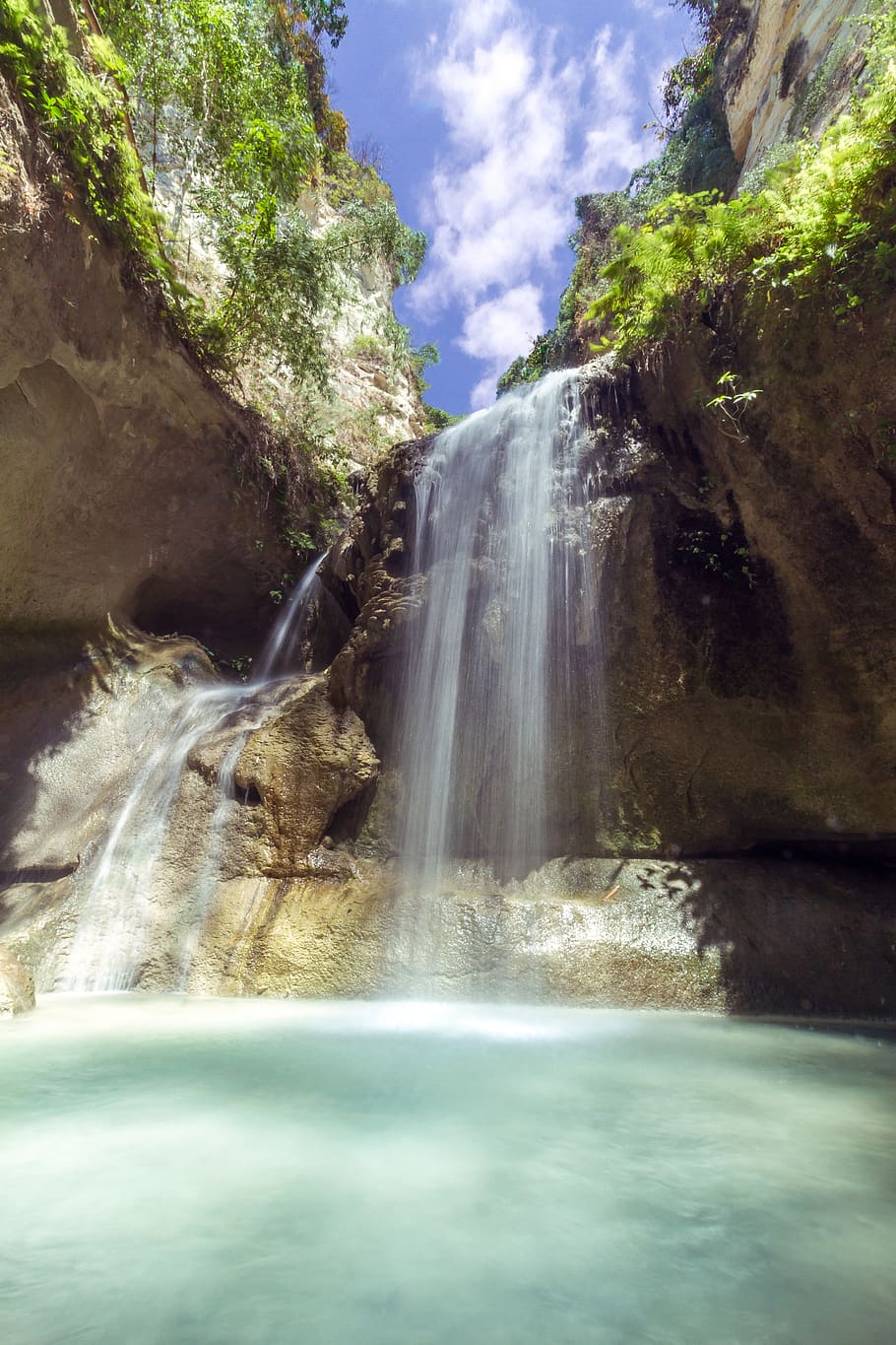 cascades, bonic, cascada, medi ambient, cau, flux, paisatge, el desenfocament de moviment, muntanya, natural, naturalesa, paradís, pacífica, ràpids, rocós, escena, escènic, pedra, corrent, aigua, desert, moviment, escenics - natura, exposició llarga, bellesa a la natura, aigua que flueix, moviment borrós, dia, cap gent, rock, arbre, núvol - cel, que flueix, cel, rock - object, sòlid, esquitxades, a l'aire lliure, caient aigua, poder a la natura, 5K