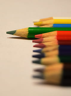 creioane, model, Grupuri, colorat, schiță, culoare, desen, artistic, colorate, mâzgălitură, decorativ, curcubeu, multi colorate, creion, instrument de scris, în interior, creion colorat, a închide, artă și sculptură, nici o persoana, natură moartă, studio shot, consecutiv, lemn - material, selectiv, variație, alegere, grup mare de obiecte, Ordin, creativitate, educaţie, galben, artă și artizanat, 4K, CC0, domeniu public, fără drepturi de autor