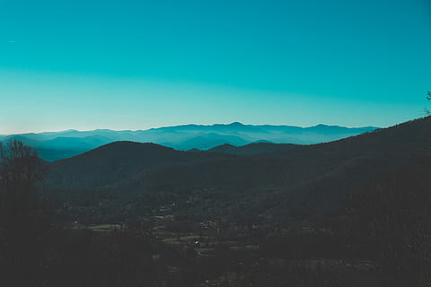 brūns kalns, kalnu grēda, kalns, raksturs, ārā, laukos, dekorācijas, zilā kores parks, ASV, asheville, nc, virsotne, plato, zils, ielejā, debesis, ainavu, zilonis, kalni, zils kores, tapetes, skatuves - daba, miers, mierīga aina, skaistums dabā, vidi, ārpus pilsētas, nav cilvēku, dienā, skaidras debesis, kopēt vietu, idillisks, augu, tālvadības pults, sausais klimats, 4K, CC0, publiskais domēns, bez atlīdzības