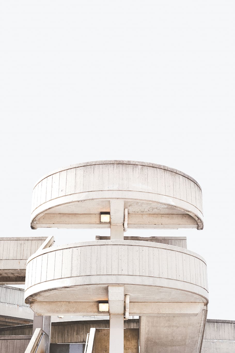 architettura, vecchio, costruzione, struttura, scala, esterno dell'edificio, struttura costruita, nessuno, cielo, natura, cielo sereno, giorno, copia spazio, all'aperto, Torre, Inquadratura dal basso, destinazioni di viaggio, città, moderno, viaggio, vetro - materiale, avvicinamento, acqua, direzione, 5K