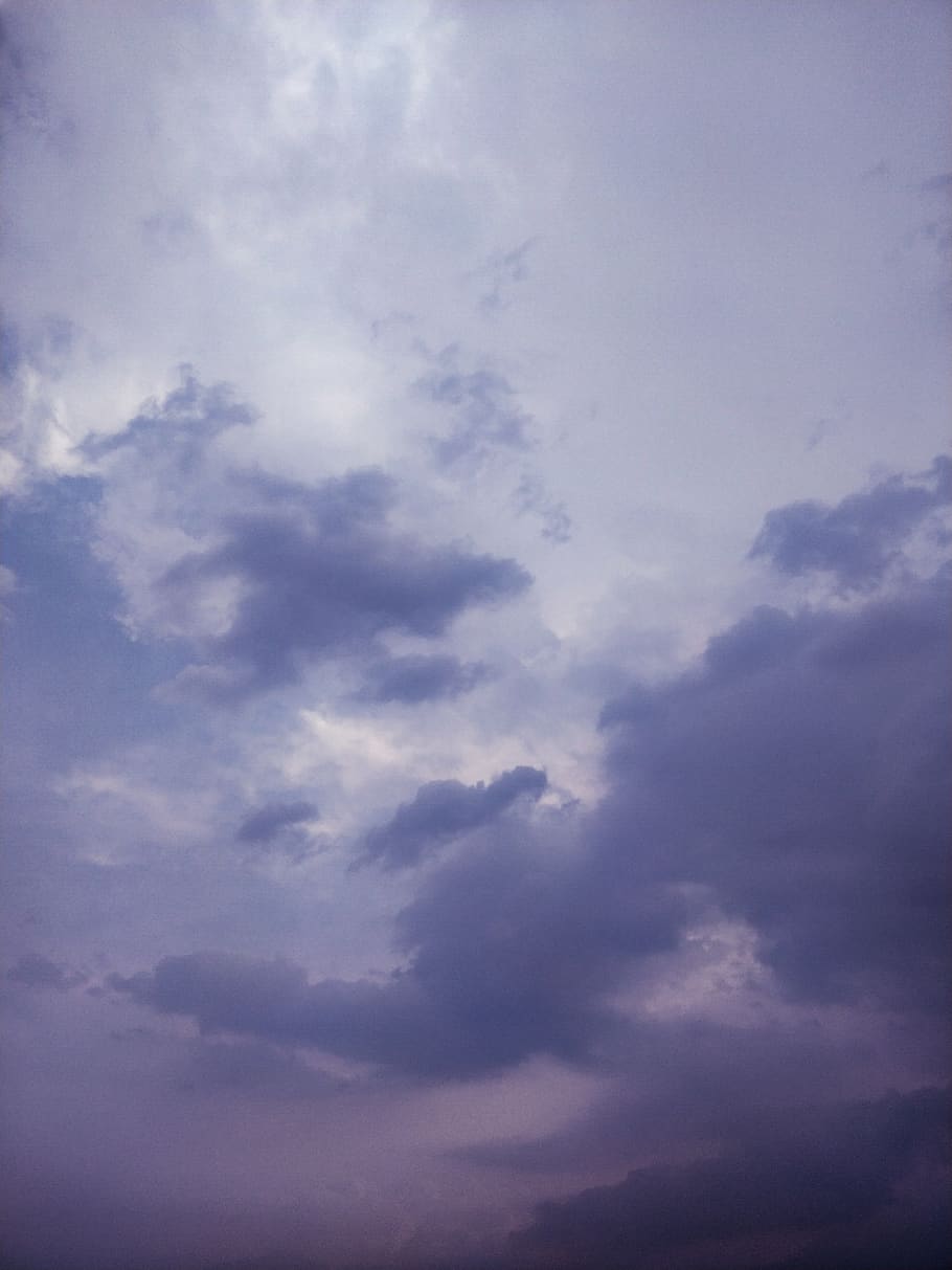 núvols blancs, naturalesa, temps, cel, a l'aire lliure, núvol, Cúmulus, llum, núvols, porpra, plujós, ennuvolat, fons de pantalla, monsó, fons, cel blau, activitats de lleure, aventura, habitatge, edifici, fletxa, núvol - cel, bellesa a la natura, vista d’angle baix, escenics - natura, cap gent, tranquil·litat, escena tranquil·la, dia, cloudscape, idíl·lic, blau, medi ambient, marc complet, meteorologia, suavitat, Wispy, 4K