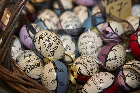 easter, easter eggs, egg, easter nest, easter theme, easter greeting, large group of objects, abundance, no people, text, choice, variation, close-up, still life, indoors, script, food and drink, non-western script, selective focus, communication, for sale, design, backgrounds, food, container, 8K, CC0, public domain, royalty free