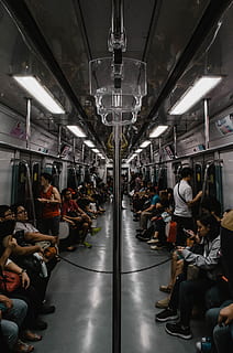 orang-orang, duduk, dalam, melatih, sekelompok orang, kendaraan umum, orang banyak, transportasi kereta api, moda transportasi, sekelompok besar orang, angkutan, orang sungguhan, perempuan, kereta - kendaraan, interior kendaraan, diterangi, gaya hidup, kereta bawah tanah, perjalanan, laki-laki, kursi, kereta penumpang, peralatan penerangan, perspektif yang berkurang, plafon, 4K, CC0, domain publik, bebas royalti