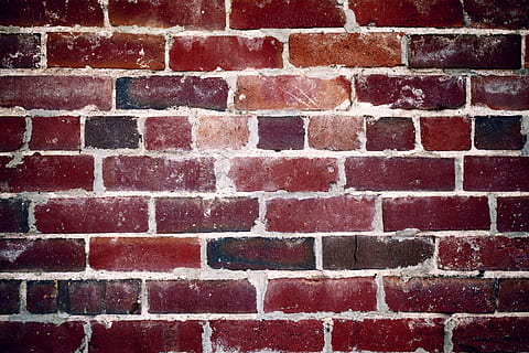 muro di mattoni marrone, mattone, carta da parati mattoni, carta da parati texture, forma, pietra, muro di mattoni, parete, carta da parati del muro di mattoni, minimo, semplice, mestiere, variazione, stesso, differenza, cemento, simile, argilla, artificiale, fatto a mano, screziato, sfondi, rosso, modello, caratteristica della parete, Marrone, muratura, architettura, industria di costruzioni, Materiale, strutturato, rettangolo, struttura costruita, fondale, intemperie, ruvido, vecchio, calcestruzzo, esterno dell'edificio, nessuno, sporco, 5K, CC0, dominio pubblico, privo di copyright