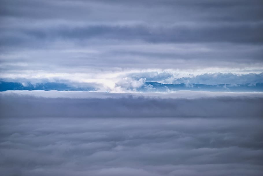 paisatge, hivern, muntanya, núvol, ennuvolat, boira, cel, tarda, clermont ferrand, França, europa, núvol - cel, bellesa a la natura, escenics - natura, cap gent, cloudscape, naturalesa, tranquil·litat, escena tranquil·la, dia, medi ambient, a l'aire lliure, idíl·lic, fons, tempesta, cel dramàtic, esponjós, suavitat, a dalt, meteorologia, Wispy, 5K