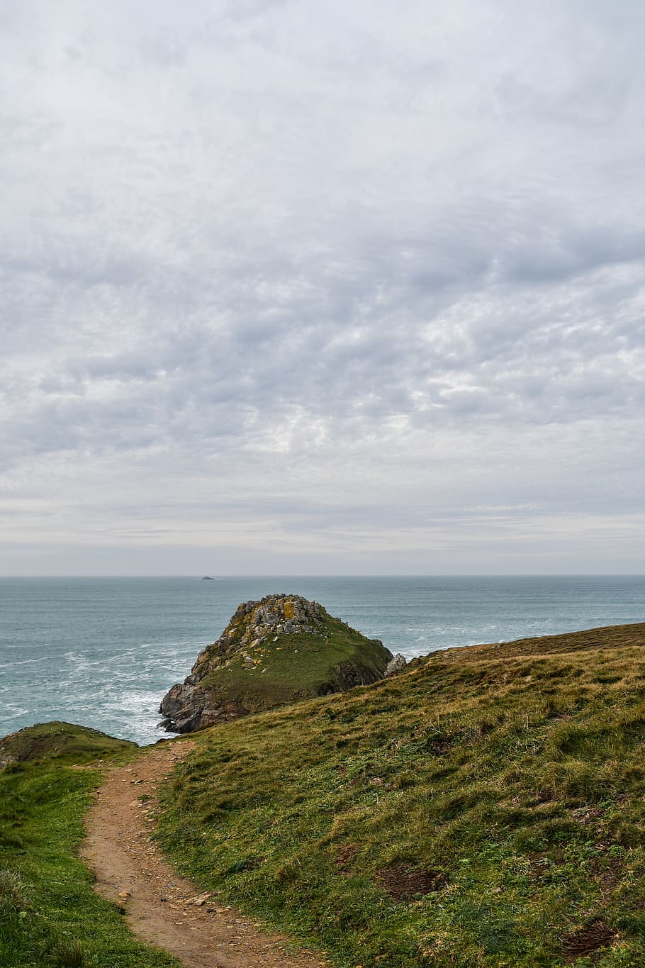 hav, himmel, Sky, sti, græs, side, landskab, ocean, natur, spidsen af ​​varevognen, Finistère, bretagne, vinter, sky - himmel, scenics - natur, vand, skønhed i naturen, rolig scene, ro, jord, horisont, horisont over vand, strand, ingen mennesker, dag, plante, ikke-urbane scene, idyllisk, 5K