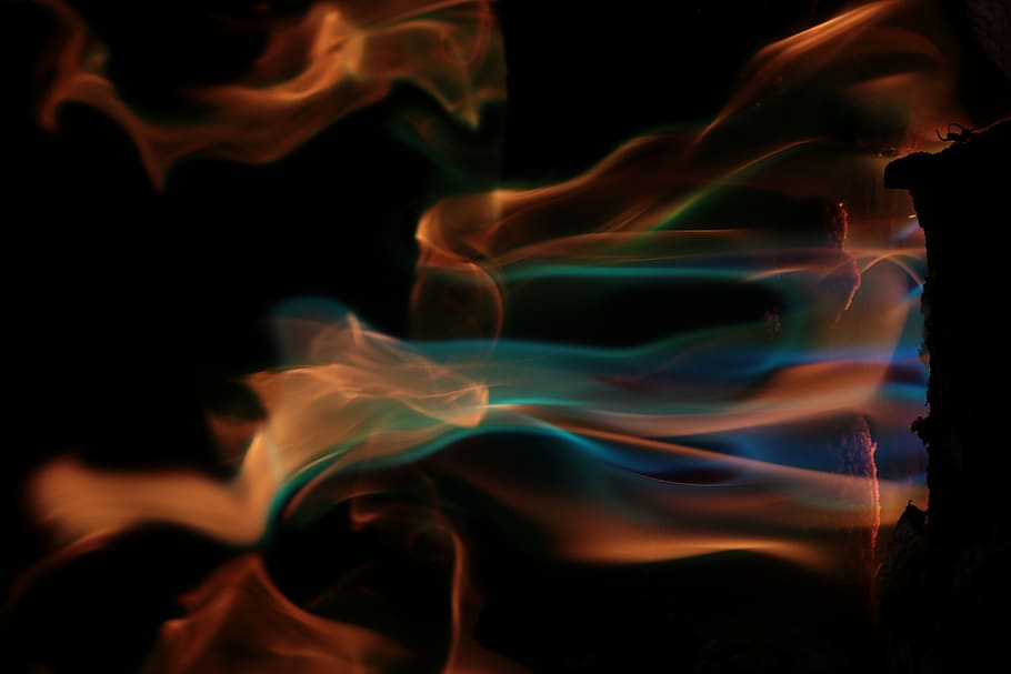 primer pla, foc, llar de foc, flames, calor, calenta, moviment, tir de l'estudi, fons negre, resum, patró, fum - estructura física, a l'interior, multicolor, naturalesa, cap gent, creativitat, cremant, moviment borrós, remolí, aigua, complexitat, fons, eteri, canvi de forma, que flueix, lluminositat, 5K