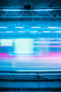 nainen, pysyvä, valkoinen, seinä, timelapse-valokuvaus, valo, hämärtää, liike, kouluttaa, pitkä altistus, nopeasti, nopeus, tulevaisuus, Cyberpunk, vaporwave, putki, kaupunki, kaupunki-, näön, väri-, epäselvä, kuljetus, ihmiset, hämärtynyt liike, kaupunkiympäristössä, asema, matkustaa, kaupunkielämä, liikennemuoto, sininen, ihmiset matkustavat, toiminta, matkustaja, liikenne, arkkitehtuuri, abstrakti, työmatkalainen, rautatie, liiketoiminta, metroasema, ruuhka-aika, taustat, moderni, rakennettu rakenne, sisällä, 5K, CC0, public domain, rojaltivapaa