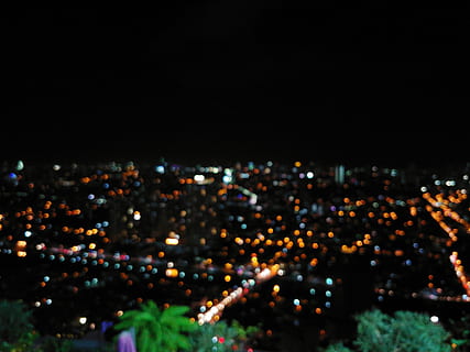 Filippine, Makati, BDO, notte, illuminato, città, architettura, paesaggio urbano, esterno dell'edificio, struttura costruita, folla, copia spazio, vista dall'alto, attrezzatura per l'illuminazione, affollato, buio, all'aperto, cielo, costruzione, raggiante, natura, cultura artistica e intrattenimento, luce, vita notturna, spettatore, 4K, CC0, dominio pubblico, privo di copyright