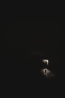 schwarz, grau, Computermaus, Natur, draußen, Gebäude, Turm, die Architektur, Kirchturm, Nacht-, Weltraum, Mond, Astronomie, Platz, Universum, Beleuchtung, Bogen, gewölbt, Vollmond, Licht, Silhouette, Glockenturm, Gebäudehülle, kopieren sie platz, dunkel, gebaute Struktur, keine Leute, Himmel, Haus, Stadt, schwarze Farbe, beleuchtet, Ruhe, Wohngegend, Schönheit in der Natur, Umgebung, gruslig, schwarzer Hintergrund, 4K, CC0, gemeinfrei, lizenzfrei