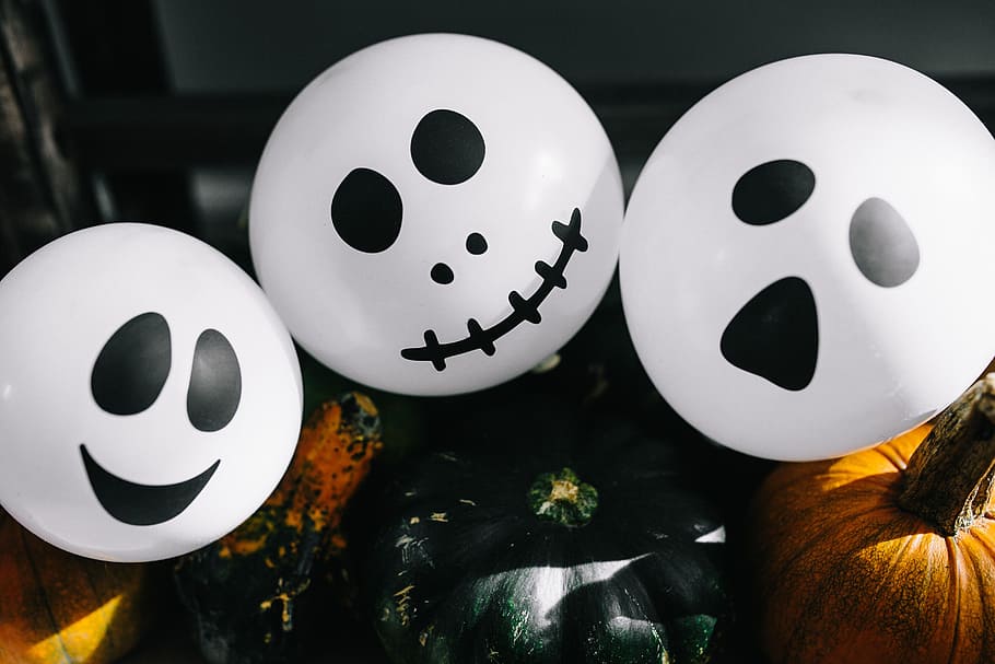 kurpitsat & amp; halloween, vihannekset, syksy, pudota, kurpitsat, hauska, halloween, kummituksia, pöö, valkoinen väri, ei ihmisiä, juhla, edustus, ruoka, lähikuva, taide ja käsityö, asetelma, sisällä, kurpitsa, hymyilevä, korkea kulma, ihmisen edustus, ruoka ja juoma, luonto, pöytä, luovuus, ryhmä kohteita, 5K