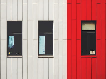 Tyskland, cologne, vinduer, opdelt, rød, bygning, linjer, by, by-, hvid, facade, vindue, bygget struktur, arkitektur, bygning udvendig, glas - materiale, ingen mennesker, afspejling, dag, udendørs, fuld ramme, murbygningsfunktion, baggrunde, lukket, hvid farve, glas, indgang, boligområde, vinduesramme, 5K, CC0, offentligt domæne, royaltyfrie