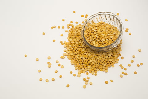 geel, spleet, bonen, stapel, droog, aan het eten, voedsel, groep, gezond, hoop, ingrediënten, veel, voeding, erwten, pols, rauw, ongekookt, klein, ronde, erwt, biologisch, vegetarisch, kom, heerlijk, dieet, eten en drinken, welzijn, zaad, studio opname, binnenshuis, ontbijtgranen, gezond eten, ontbijt, versheid, grote groep objecten, witte achtergrond, geen mensen, maïs, ingrediënt, uitknippen, morsen, haver - eten, stilleven, havermout, voedingsvezels, 5K, CC0, publiek domein, royaltyvrij