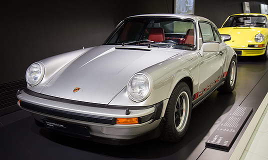 harmaa kupee, auto, ajoneuvo, kuljetus, pyörä, kone-, tuulilasi, Rengas, urheiluauto, coupe, pinna, auton pyörä, kevytmetallivanteet, valo, tietokoneen näppäimistö, tietokoneen kovalevy, elektroniikka, näppäimistö, laitteisto, tietokone, kuljetustapa, moottoriajoneuvo, maa-ajoneuvo, ei ihmisiä, kaupunki, vintage-auto, katu, kiinteä, retro-tyylinen, ajovalot, matkustaa, arkkitehtuuri, ylellisyys, rikkaus, hopea värillinen, sisällä, pysäköinti, 5K, CC0, public domain, rojaltivapaa