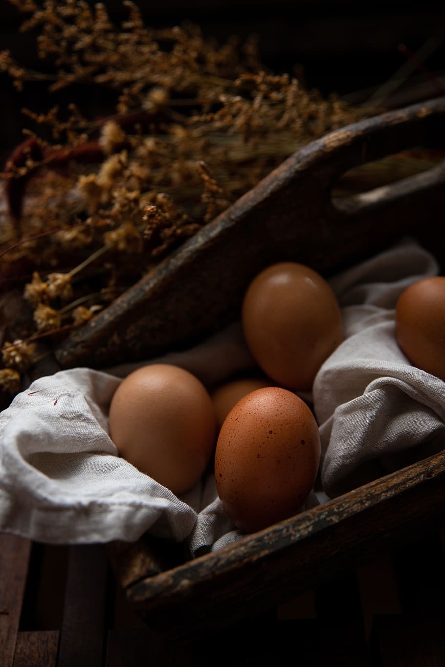 oua brune, brooklyn, Statele Unite, coş, caisă, plantă, legume și fructe, fruct, floră, alimente, mancare si bautura, mâncat sănătos, bunăstare, prospeţime, lemn - material, nici o persoana, ou, maro, natură moartă, mancare cruda, să se concentreze asupra primelor elemente, a închide, în interior, grup de obiecte, recipient, natură, zi, vedere în unghi mare, masa, 5K