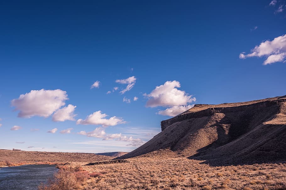 dunes de sorra, cos, aigua, àrid, núvols, la llum del dia, desert, sec, erosió, geologia, calenta, paisatge, muntanya, naturalesa, sorra, gres, escènic, cel, terreny erm, núvol - cel, bellesa a la natura, escenics - natura, terra, escena tranquil·la, escena no urbana, medi ambient, tranquil·litat, dia, rock, viatjar, cap gent, remot, destinacions de viatge, clima àrid, clima, a l'aire lliure, formació, sal plana, 5K