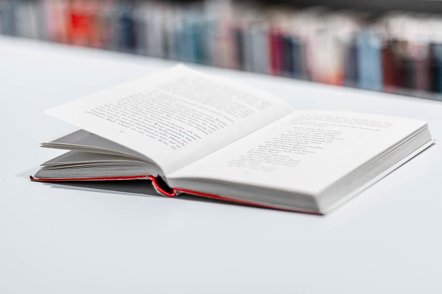geöffnet, Buch, Weiß, Oberfläche, Veröffentlichung, Bildung, öffnen, Nahansicht, Stillleben, Fokus auf den Vordergrund, keine Leute, drinnen, Papier-, Tabelle, Sachverstand, selektiver Fokus, Text, Weisheit, Literatur, Seite, Studioaufnahme, Lernen, Lehrbuch, studieren, 5K