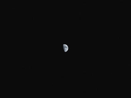 gris, lluna, nit, Dinamarca, Copenhaguen, astronomia, negre, espai, cel, bellesa a la natura, vista d’angle baix, escena tranquil·la, escenics - natura, còpia espai, tranquil·litat, naturalesa, cap gent, Lluna planetària, ciència, fosc, espai i astronomia, lluna plena, idíl·lic, exploració espacial, a l'aire lliure, astrologia, llum de la lluna, 4K, CC0, domini públic, lliure de regalies