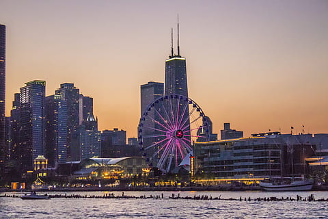 roda de ferris, Parc d'atraccions, Chicago, edifici, ciutat, Estats Units, Chicago Skyline, transport, vaixell, vehicle, centre de la ciutat, arquitectura, moll, urbà, bonic, el centre de la ciutat de Chicago, el centre de Chicago, gratacels, paisatge, exterior de l'edifici, estructura construïda, exterior d’edifici d’oficines, cel, davant del mar, aigua, posta de sol, torre, destinacions de viatge, paisatge urbà, horitzó urbà, naturalesa, alta - alta, riu, cap gent, modern, fletxa, a l'aire lliure, districte financer, 5K, CC0, domini públic, lliure de regalies